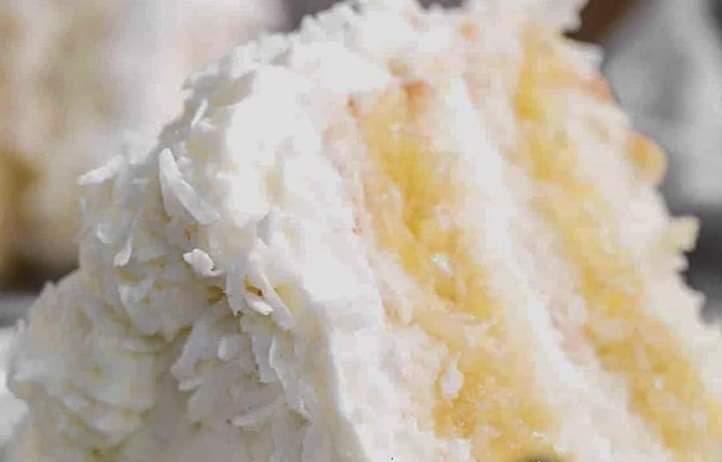 COCONUT CAKE WITH PINEAPPLE FILLING