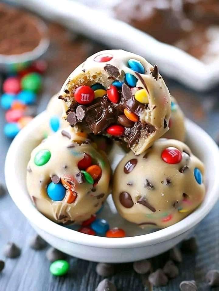 No-Bake M&M’s Chocolate Chip Cookie Dough Brownie Bombs